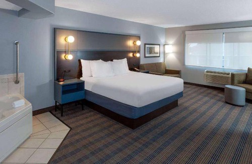 Orange Prairie Hotel | 46 m² Hotel ∙ 127 guests