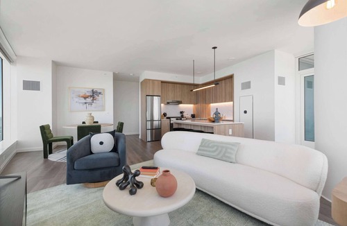 The Loop Apartment | 49th Fl Luxury Retreat + Stunning Lake Views
