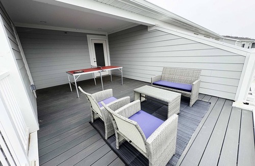 Warrenville Apartment | 4BR Home – Well-Furnished, Garage Included