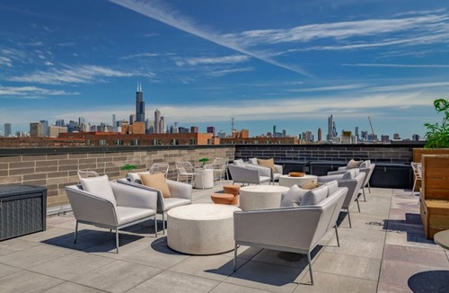 Pilsen Apartment | 4BR Near downtown w/Rooftop lounge