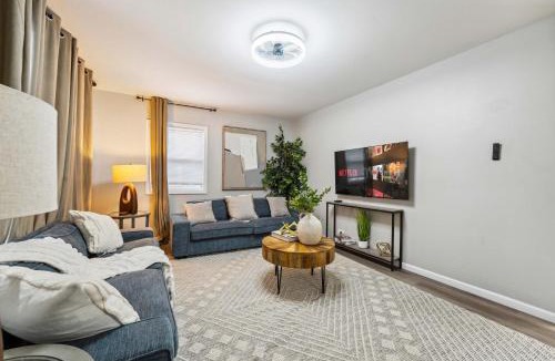 Wheaton House | 4BR Near Wheaton College
