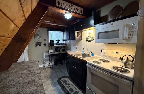 Bethlehem House | 4M Cozy A-Frame in Bethlehem, NH | Fireplace, Firepit & Close to Skiing & Trails. Dogs welcome!