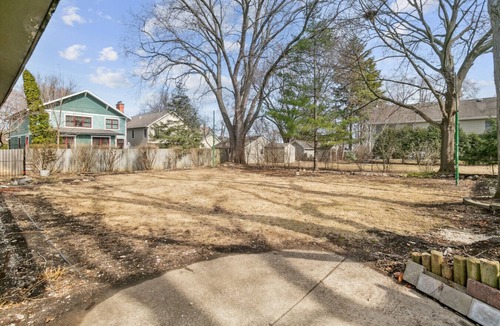 Russell Apartment | 5 Bed Home w/Big Yard & Front Porch by Navy Base