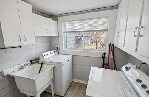 Russell Apartment | 5 Bed Home w/Big Yard & Front Porch by Navy Base