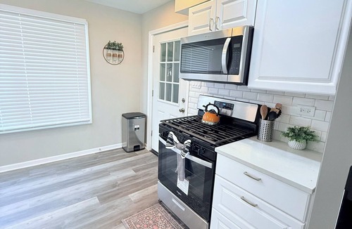 Franklin Park House | 5-bedroom 2 bath home with spacious yard-15 min to O'Hare Airport-Chicago