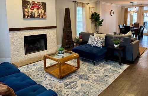 Old Town House | 5 Bedroom Huge House in Best Location Parking Fireplace Back Yard