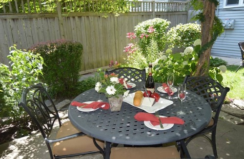 Wrigleyville Apartment | 5 Bedroom Wrigleyville experience right by stadium