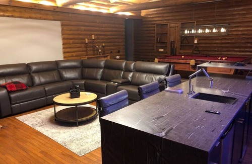 Murphysboro House | 5 Star Cabin LUXURY AMMENITIES W/POOL HTUB close to WINE TRAIL, HIKING, FISHING