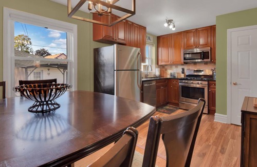 Melrose Park House | 5 Star Cozy Entire Furnished Monthly Home with 2 car garage