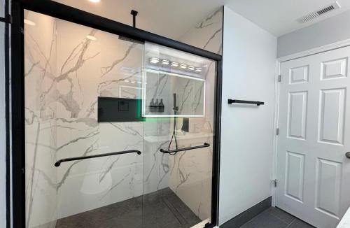 Des Plaines Villa | 5 Star Luxury Stay Near Chicago O'hare