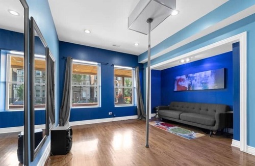 Grand Boulevard Condo | 50 Shades Of Blue Suite