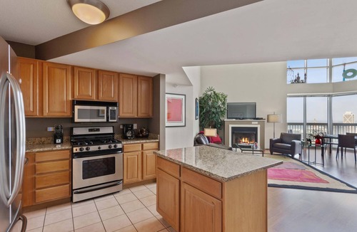 Downtown Chicago Apartment | 51/52nd Floor Penthouse-VIEWS, Fireplace, Pool