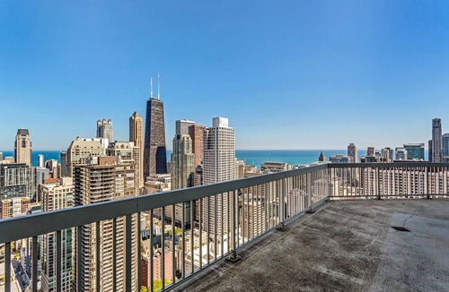 Downtown Chicago Apartment | 55-56 Mag Mile Penthouse