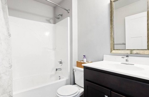Orange Prairie Apartment | 5C · Urban Oasis - Grand Prairie - 15min OSF & Downtown