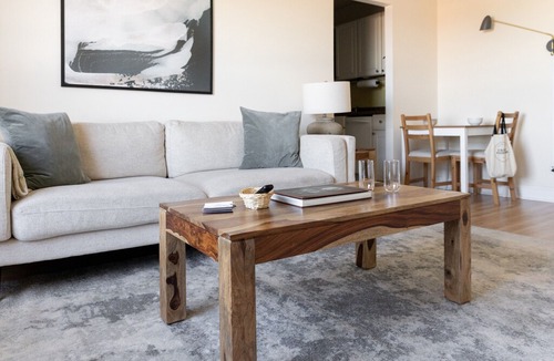 Ravenswood Apartment | 5min to Wrigley, Aragon | Quiet w/ View | Zencity