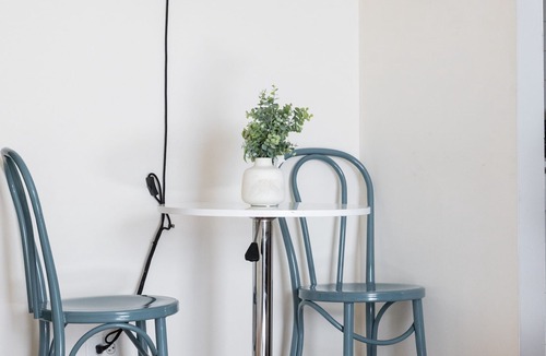 Ravenswood Apartment | 5min to Wrigley, Aragon | Quiet Workdesk | Zencity