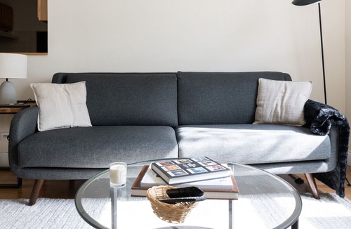 Ravenswood Apartment | 5min to Wrigley, Aragon | Quiet Workdesk | Zencity