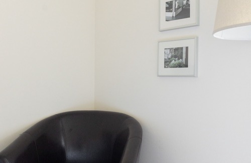 Ravenswood Apartment | 5min to Wrigley, Aragon | Quiet w/ View | Zencity