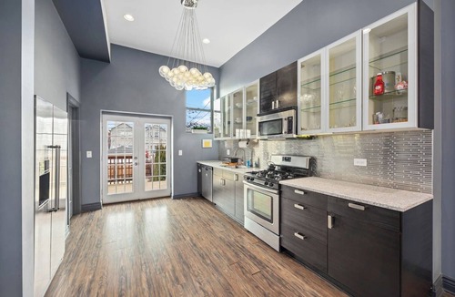Bronzeville House | 6 Bedroom Guest House