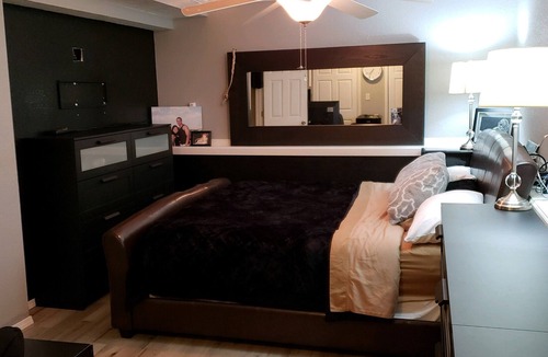 Lawndale House | 6 bedrooms, 3 full bathrooms. 10 minutes to State Farm, Rivian, and ISU.