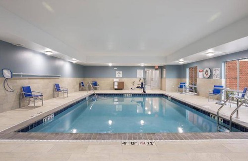 Hoffman Estates Hotel | 65 m² Hotel ∙ 127 guests