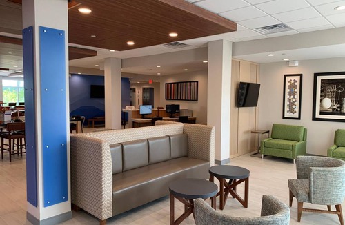 Hoffman Estates Hotel | 65 m² Hotel ∙ 127 guests