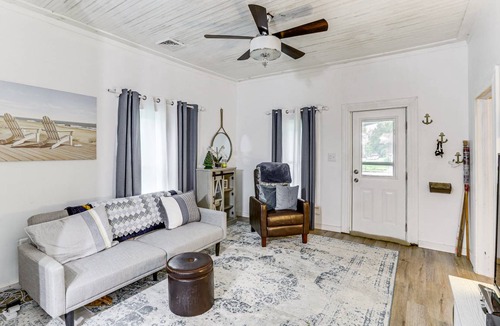 Carterville House | 69 m² House ∙ 3 bedrooms ∙ 8 guests