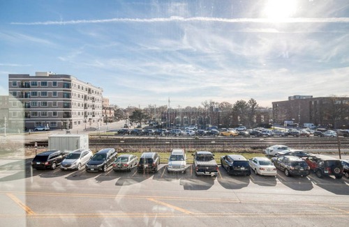 Elmhurst Apartment | 78 m² Apartment ∙ 1 bedroom ∙ 2 guests