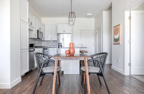 Elmhurst Apartment | 78 m² Apartment ∙ 1 bedroom ∙ 2 guests