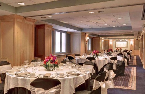 Near North Side Hotel | 79 m² Hotel ∙ 127 guests