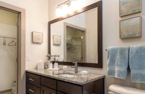 Fort Worth Cultural District Apartment | 7th St. Behavior
