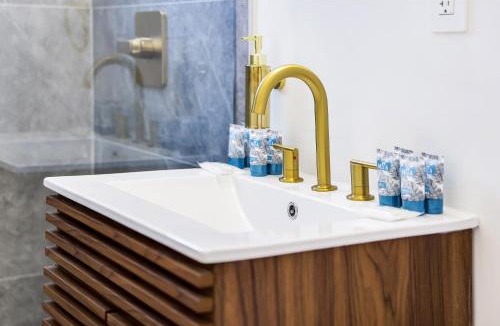 North Beach Apartment | 8040 Harding Apts