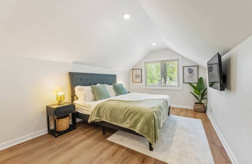 Oak Park House | 82 m² House ∙ 4 bedrooms ∙ 8 guests