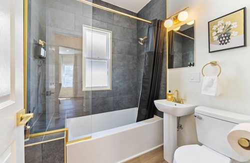 Oak Park House | 82 m² House ∙ 4 bedrooms ∙ 8 guests