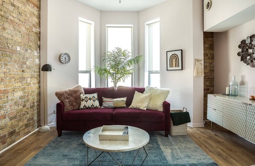 River North Condo | 858 2N - BEAUTIFULLY remodeled flat downtown