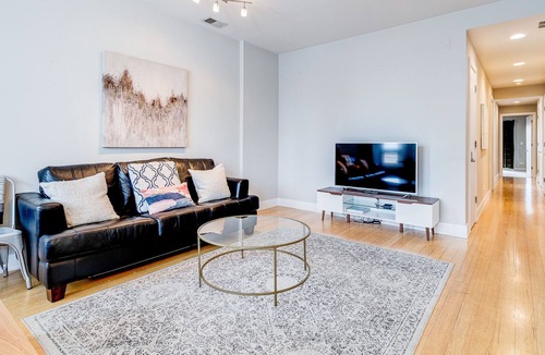 River North House | 870 #2 DOWNTOWN! 5 BEDS / 2BATHS / SLEEPS 9! Suite 2/3