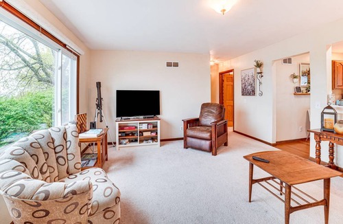 Peoria Heights House | 92 m² House ∙ 3 bedrooms ∙ 6 guests
