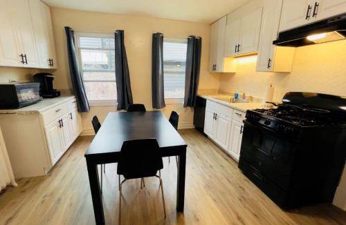 Evanston Apartment | 93 m² Apartment ∙ 2 bedrooms ∙ 6 guests