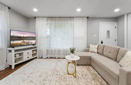 Rolling Meadows House | 98 m² House ∙ 3 bedrooms ∙ 6 guests