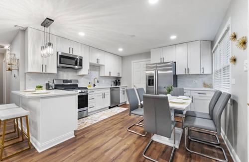 Rolling Meadows House | 98 m² House ∙ 3 bedrooms ∙ 6 guests