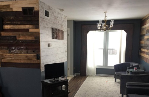 Carol Stream House | A beautiful bright 3 br 2 bath with pool table. A suburban oasis.