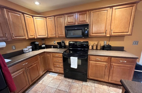 Mitchell House | A Big Sprawling house on a large lot -15 to Downtown St Louis