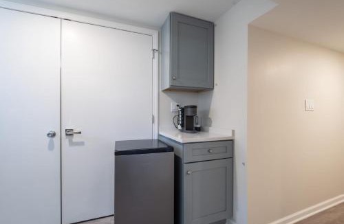 West Ridge Apartment | A Charming Modern Chic Basement Apartment