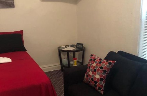 Austin House | A Hidden Gem, approx 15 mins to downtown Chicago!