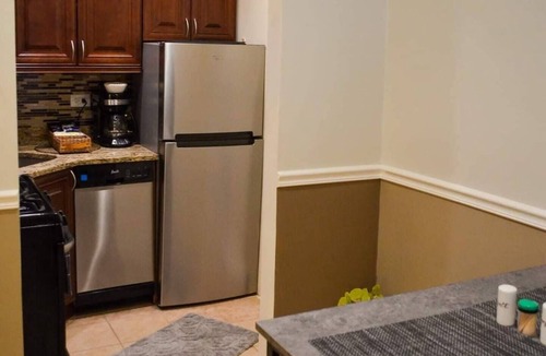Lakeview Apartment | A laid-back studio few minutes from Wrigley Field