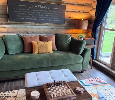 Shelbyville House | A Novel Stay 3 bed 2 bath log cabin in Shelbyville, IL