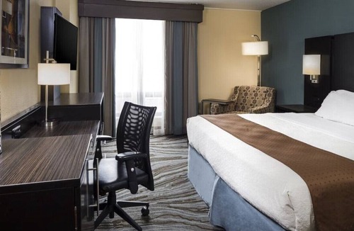 Rock Island House | A Pleasurable Staycation w/ Free Breakfast!