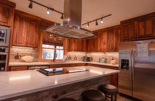 Wilburn Cabin | A relaxing, upscale cabin with the best view and fishing on the river!