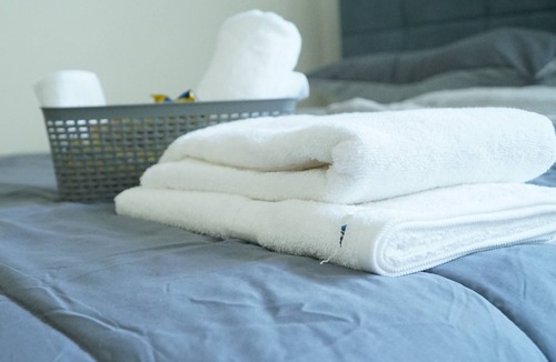 Mayfair Apartment | A room close to O’hare airport