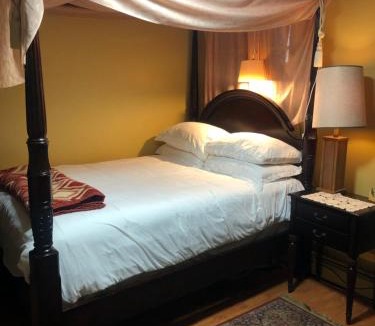 Hyde Park House | A secluded bedroom with a private full bathroom